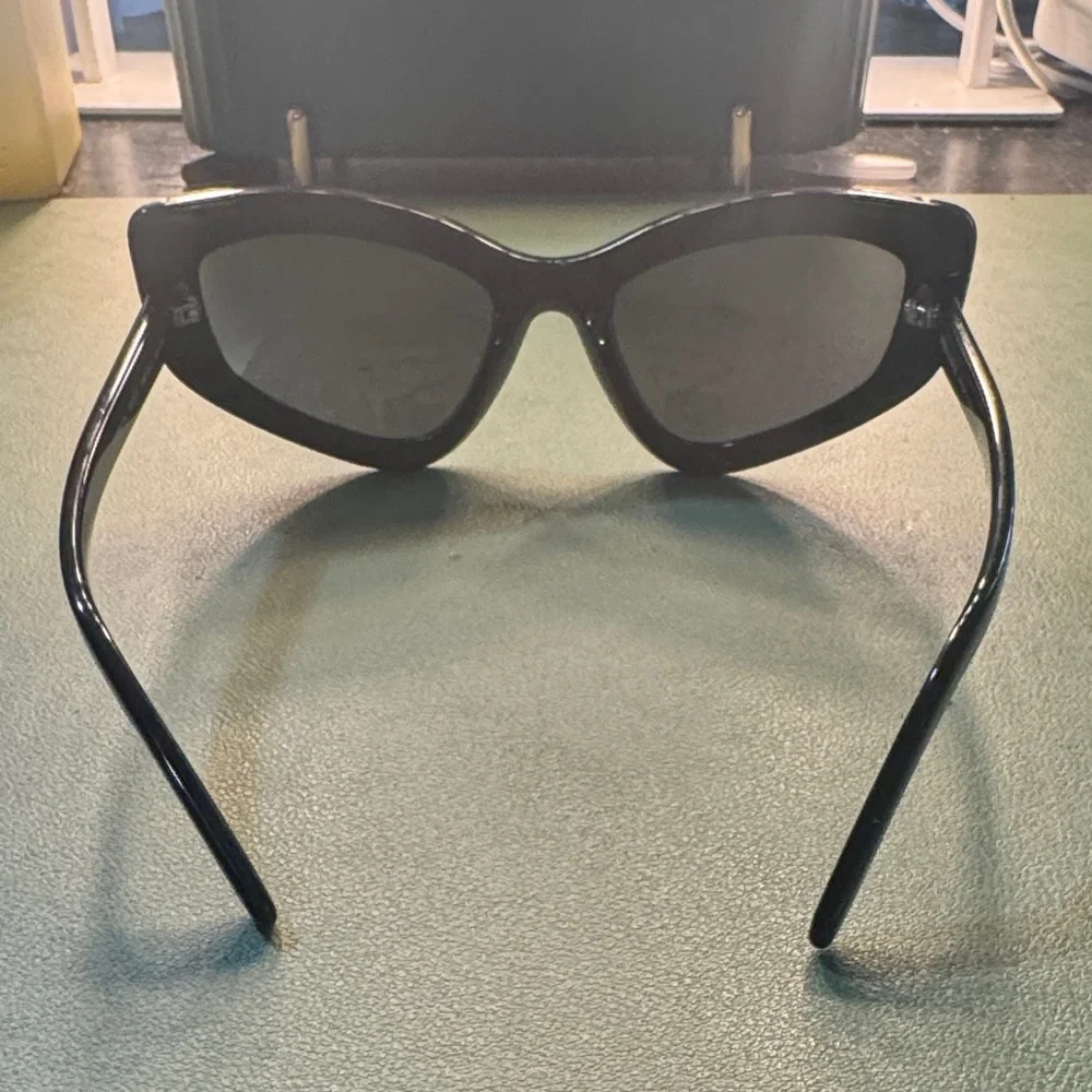 Designer Prada Glossy Black Cat-Eye Sunglasses 🕶️ - Picture 4 of 4